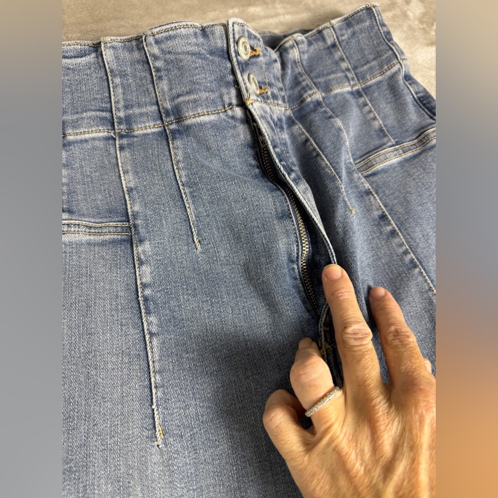 Free People WE THE FREE Jayde Flare Jeans Size 32 Light‎ Wash High Rise Stretch - Picture 10 of 16